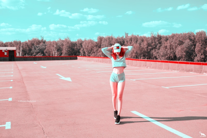 women, the gap, Calvin Klein, sportswear, sneakers, 1080P, redhead, short shorts, women outdoors, Tommy Hilfiger, belly, baseball cap