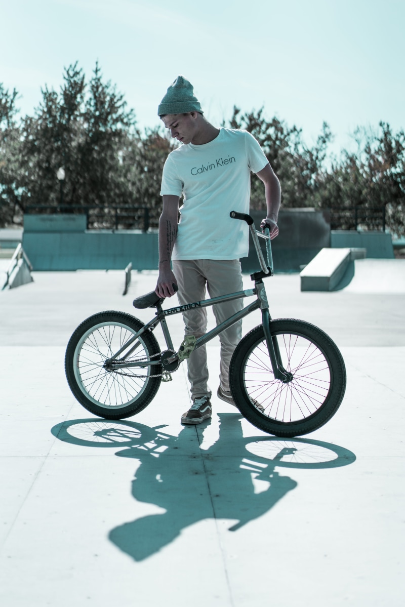 bicycle, outdoors, bike, real people, sunlight, wearing, t, leisure activity, crew, lifestyles, sport, transportation, calvin, full length, holding, male