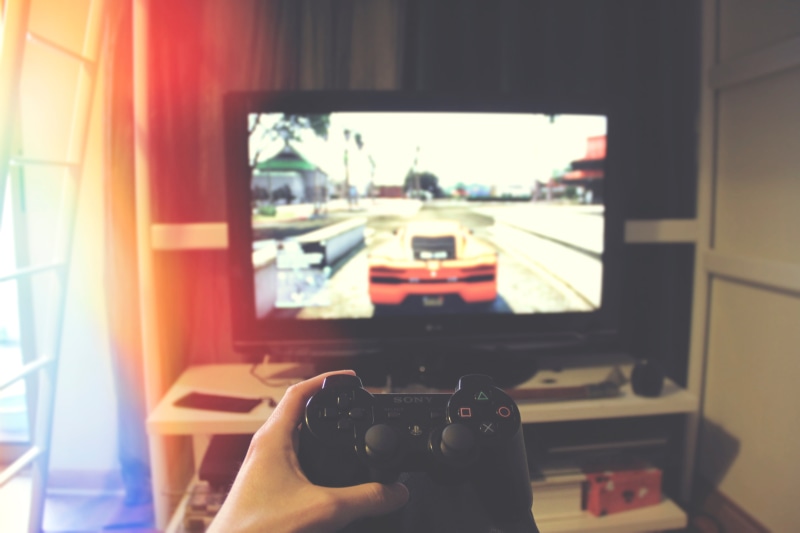 photographing, wireless technology, focus on foreground, screen, technology, dualshock, sony, human body part, person, indoors, tv, 5K, games, relax, real people
