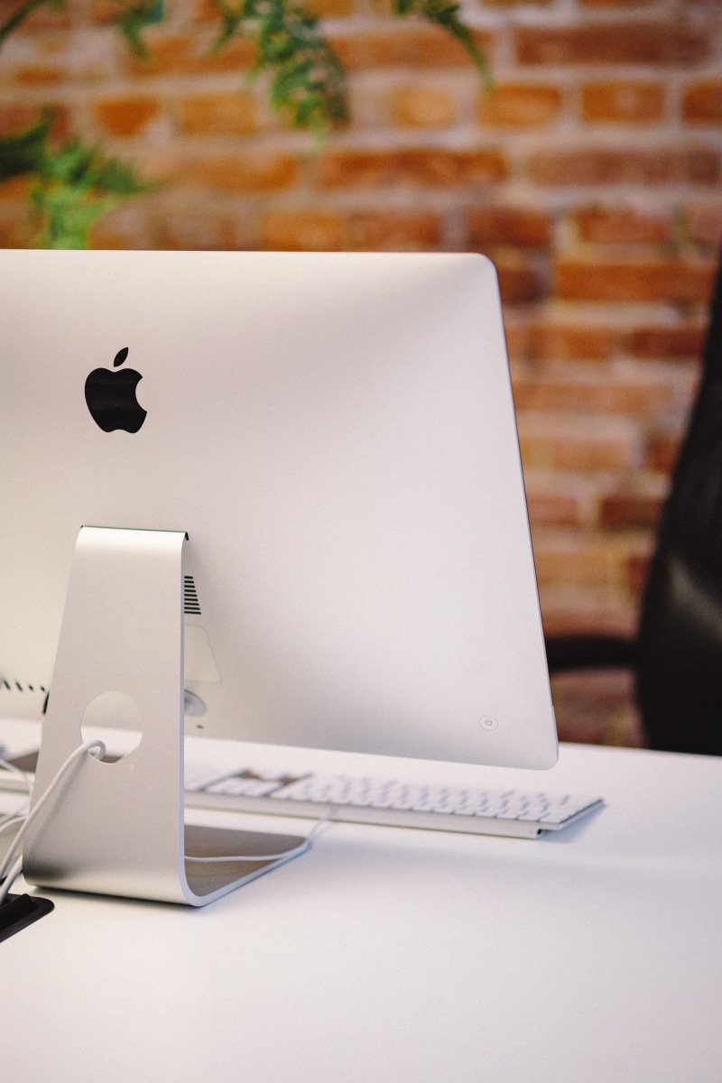 table, computers, 5K, brick Wall, lamp, close-up, business, old, internet, workspace, cup, office supply, nobody, iMac, laptop, technology, furniture