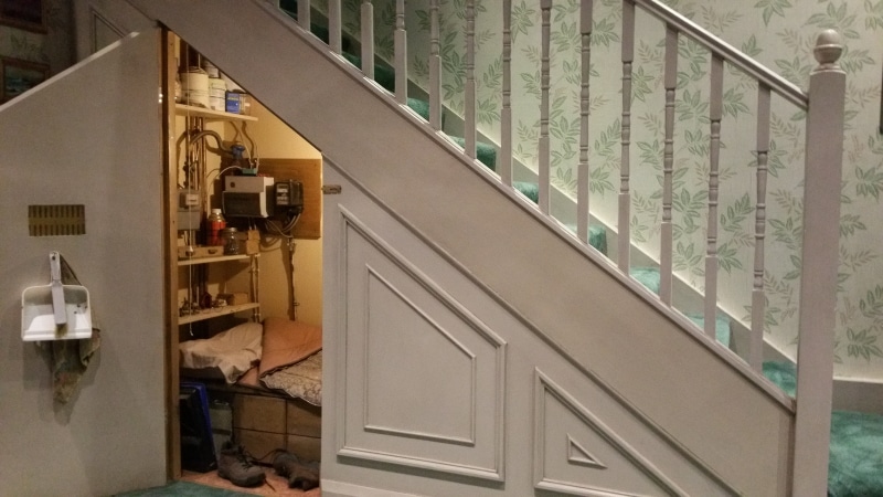 harry potter, occupation, staircase, hand, household equipment, railing, furniture, harry potter studio, architecture, home interior, 5K, technology, communication