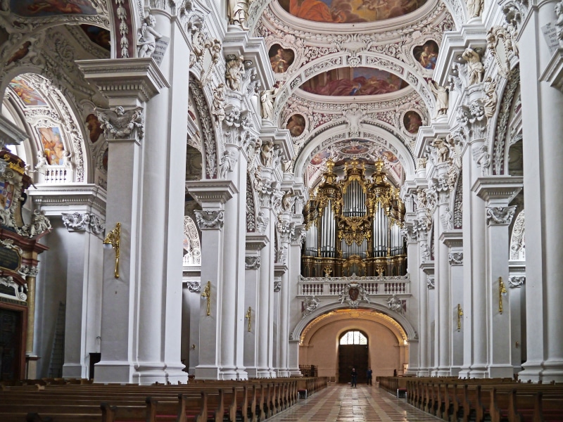 art and craft, building exterior, cover painting, travel destinations, organ, input, built structure, dom, religion, figures, decorated, arch, stucco, day