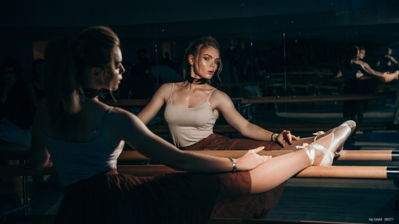 relaxation, gray, lifestyles, group of people, reflection, women, full length, s, top, clothing, adult, strap, healthy lifestyle, ballerina, real people