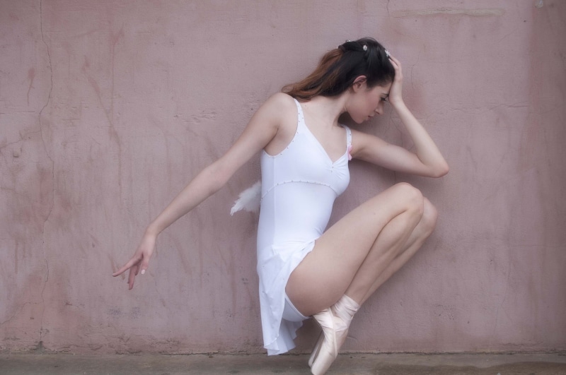 looking, ballerina, contemplation, full length, dancer, ballet slippers, white color, women, beautiful woman, legs, one person, lifestyles, hairstyle, ballet