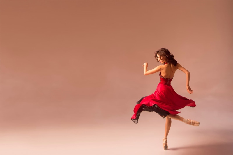 colored background, women, hair, dancing, young women, young adult, beautiful woman, beauty, clothing, females, fashion, 1080P, limb, studio shot, one person