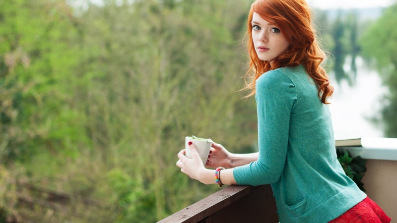 hipster, females, red, green, 1080P, drink, leisure Activity, hair, relaxation, Lass Suicide, telephone, smart Phone, communication, lifestyles, outdoors