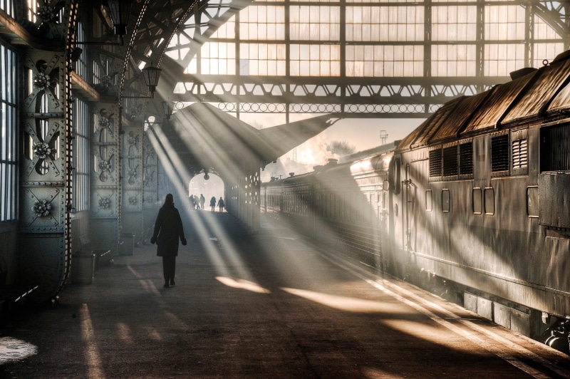 architecture, blurred motion, full length, lifestyles, day, nature, travel, outdoors, sunlight, 1080P, rail transportation, built structure, transportation
