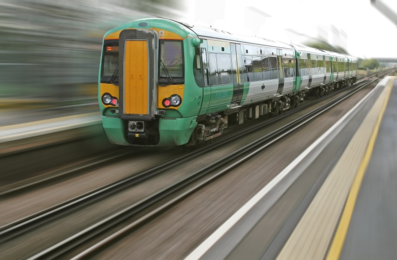 photo, london, rail transportation, engine, perspective, passenger, travel, arrival, speed, transportation, commuting, train, blur, english, tunnel, architecture
