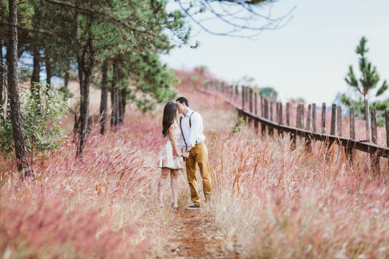 walking, clothing, men, wedding rehearsal, lifestyles, vintage, rear view, rosa, outdoors, grooms, beautiful, women, smile, pink, romance, full length