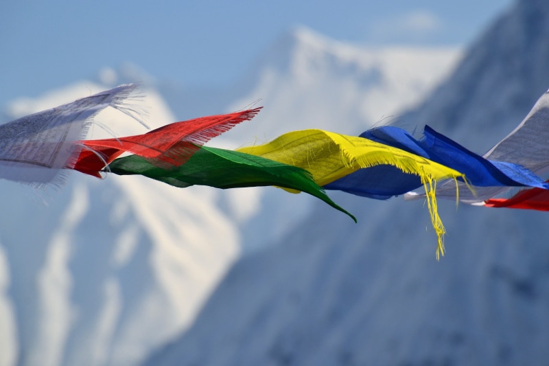 yellow, flag, day, white, red, hanging, covered, assorted, overlooking, wind, sheets, environment, 4K, tibetan prayer flags, snow, dom, mountains, sky