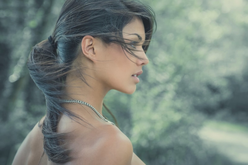 windy, face, women, young adult, adult, lifestyles, day, nature, 1080P, looking, hair, real people, focus on foreground, box, model, portrait, outdoors