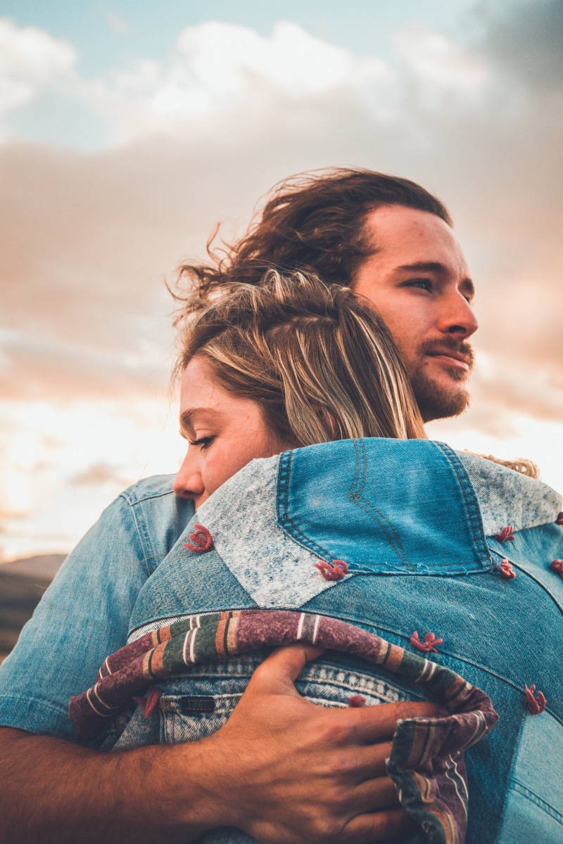 casual clothing, real people, positive emotion, nature, windy, hairstyle, 5K, couple, photography, women, two people, man, outdoor, portrait, focus, outdoors