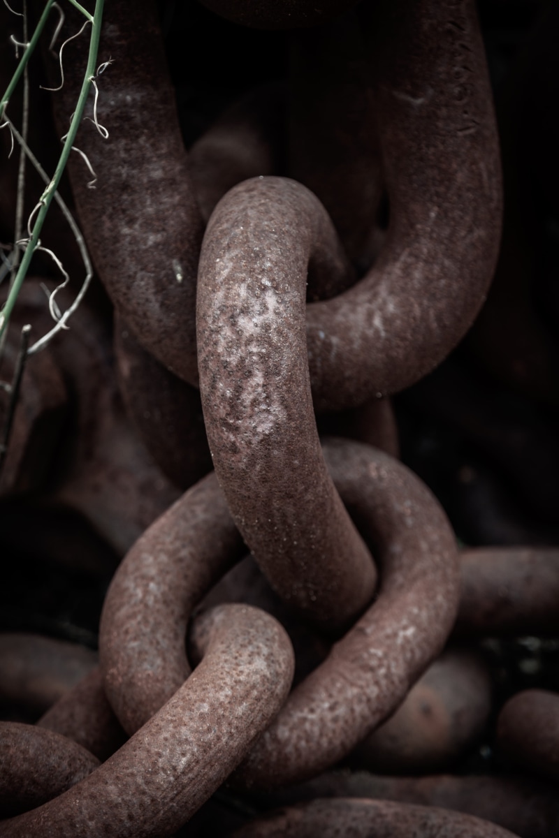 growth, decline, mine, steel, iron, intertwined, metal, link, 5K, selective focus, run-down, close-up, mining, industrial, complexity, chain, rusted, day