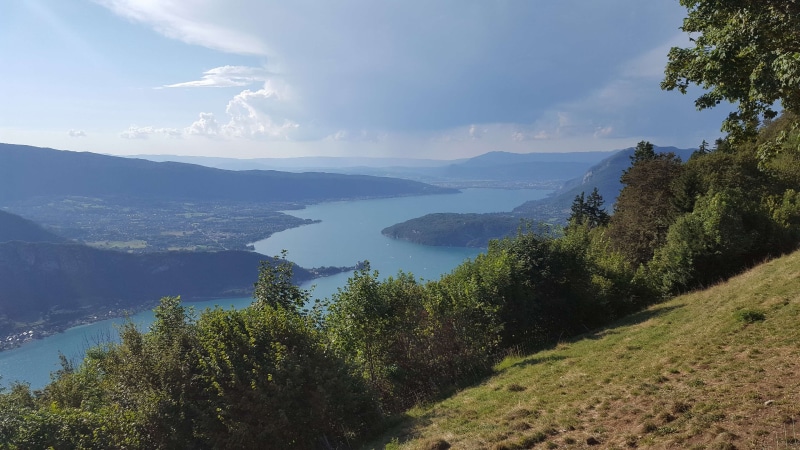 cloud - sky, land, idyllic, montagnes, no people, 4K, tranquility, outdoors, sky, non-urban scene, annecy, alpes, plant, nature, environment, lac, water