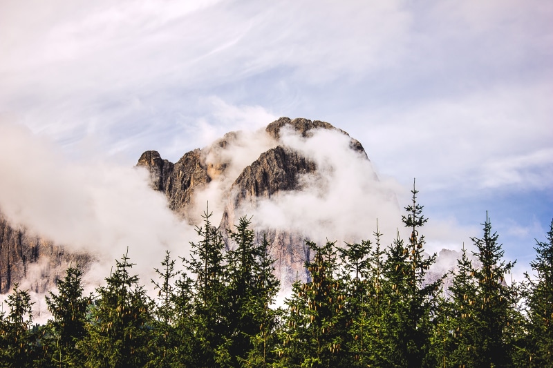 beauty in nature, nature, montagna, tranquil scene, cloud - sky, lake, low angle view, no people, foreste, mountain, pigna, non-urban scene, nebbia, sky