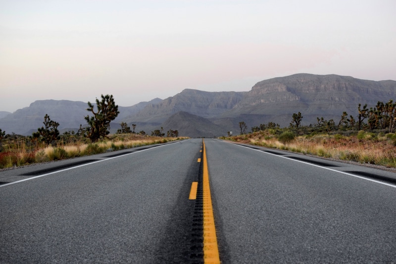 arid climate, sky, mountain range, 5K, asphalt, dividing Line, the way forward, beauty in nature, scenics - nature, double yellow line, field, landscape