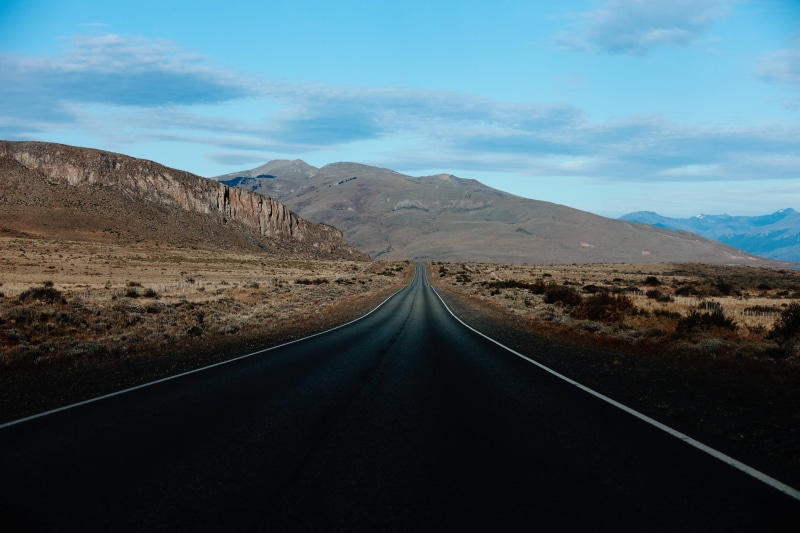 remote, arid climate, travel, road trip, tranquility, lane, highway, paisagem, drive, beauty in nature, deserto, desert, daytime, mountain range, non-urban scene