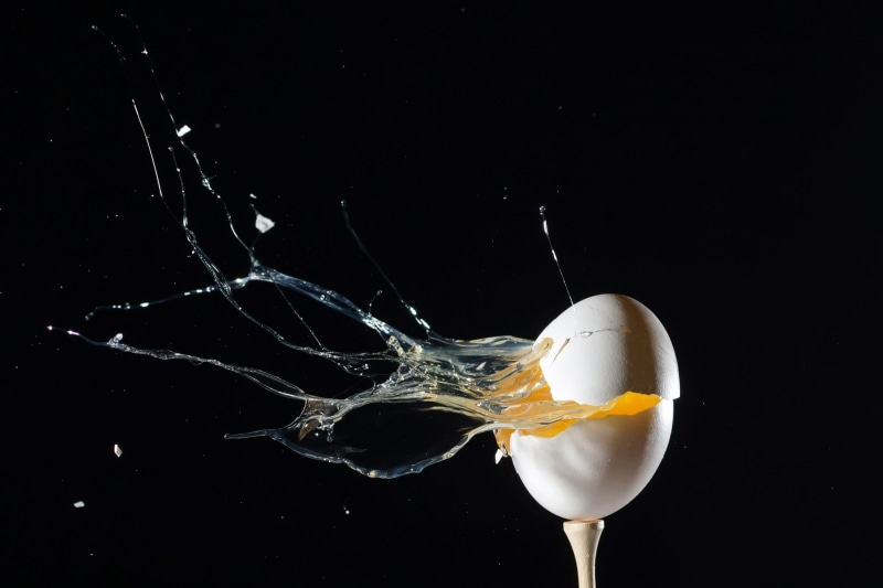 nature, egg, motion, studio shot, no people, indoors, eggs, 1080P, yellow, egg yolk, eggshell, vulnerability, freshness, fragility, black background, breaking