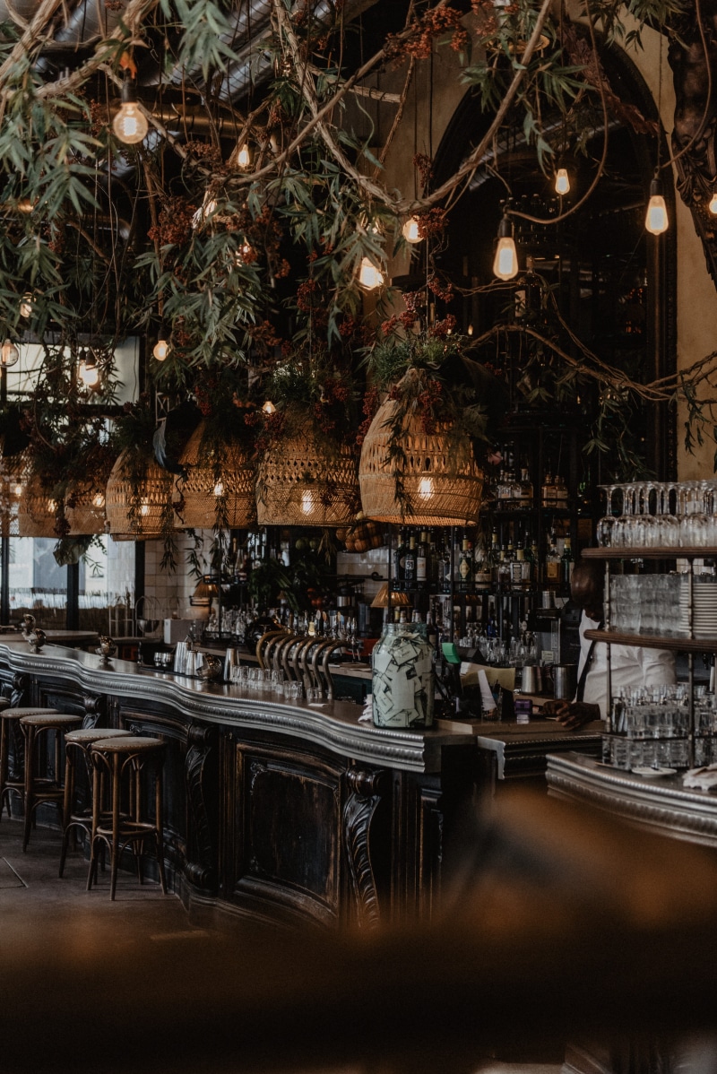 seat, thé, brown, coffee, 5K, bar, bar - drink establishment, brasserie, illuminated, absence, built structure, furniture, lazy, pendant, liquor bottle