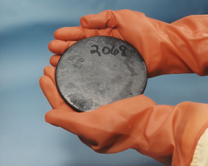 gray, person, gloves, commodity, unrecognizable person, nuclear fission, fissile material, 2K, hand, Nuclear, Uranium, indoors, personal perspective, one person