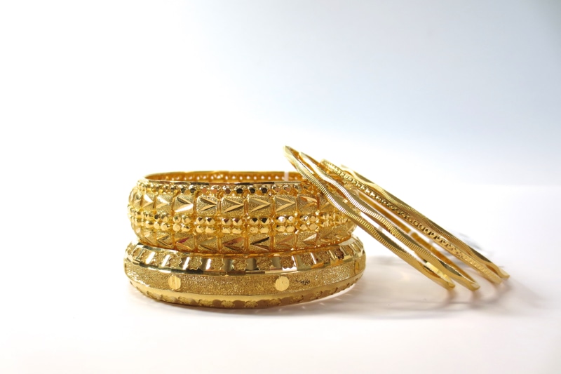 studio shot, bangles, gold, accessory, 23k, copy space, ornate, antique, craft, yellow, fashion, stack, decoration, style, gold Colored, indoors, 22k, bangle
