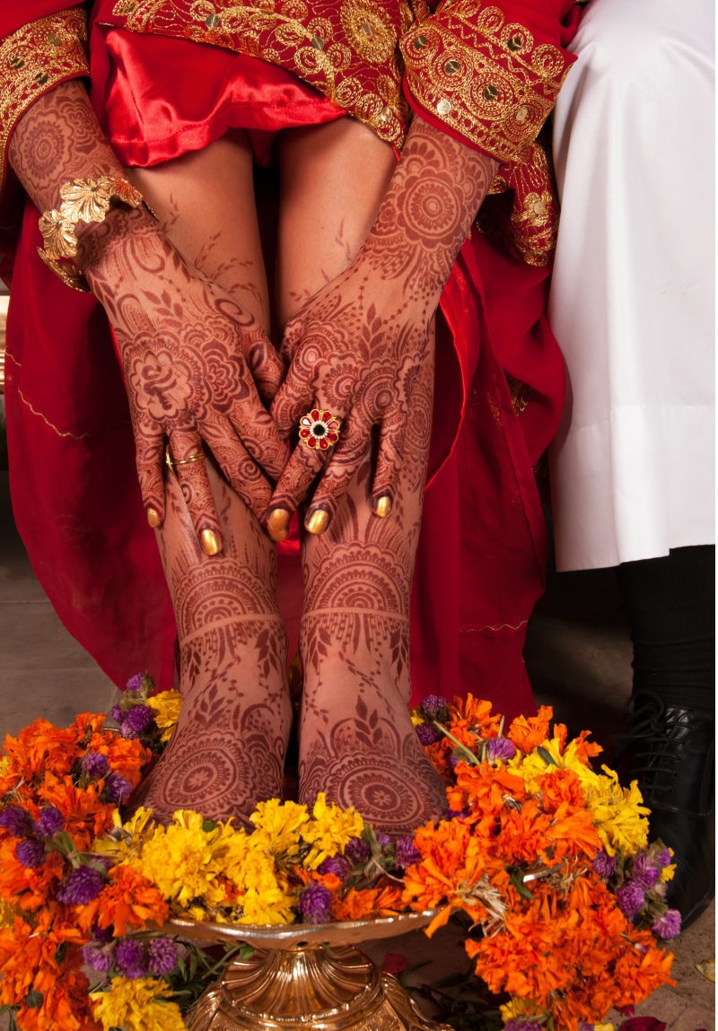 mehandi, adult, fashion, midsection, marriage, henna, 2K, woman, wedding ceremony, human body part, red, traditional clothing, life events, floral, belief