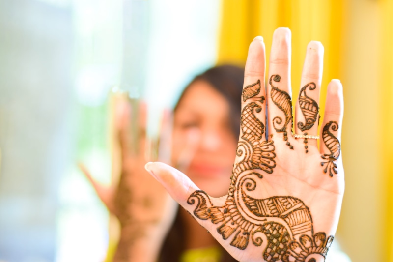 real people, women, focus, wedding, female, woman, 5K, young adult, one person, hand, ring, depth of field, selective, creative, hands, person, s, lady