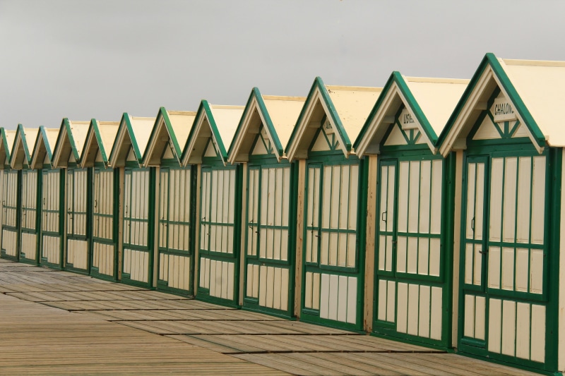 side by side, sky, architecture, no people, nature, house, beach hut, beach, wood - material, building, 5K, land, day, in a row, alignment, built structure