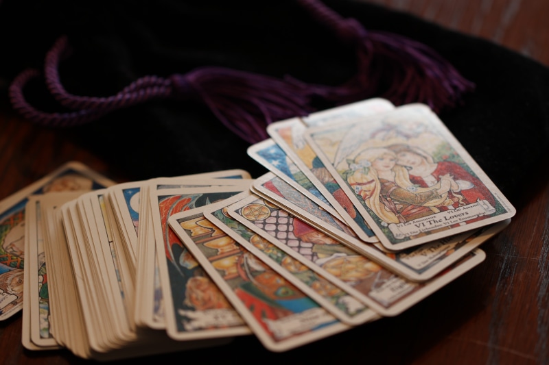 cards, communication, spiritual, currency, spirituality, finance, paper currency, focus on foreground, table, magic, business, fortune, tarrlt, studio shot