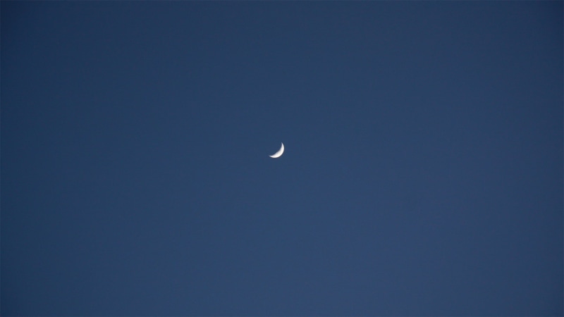blue background, idyllic, space, Moon, minimalism, astronomy, half moon, beauty in nature, crescent, blue, planetary moon, low angle view, sky, 1080P