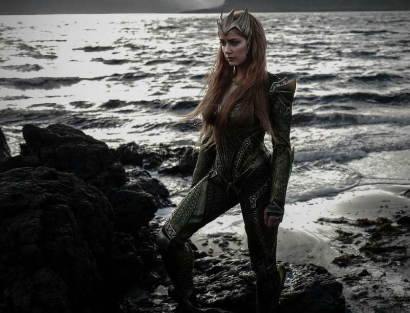 sugoi, hero, rock, Amber Heard, strong, long hair, yuusha, young adult, hairstyle, film, one person, crown, water, subarashii, hd, standing