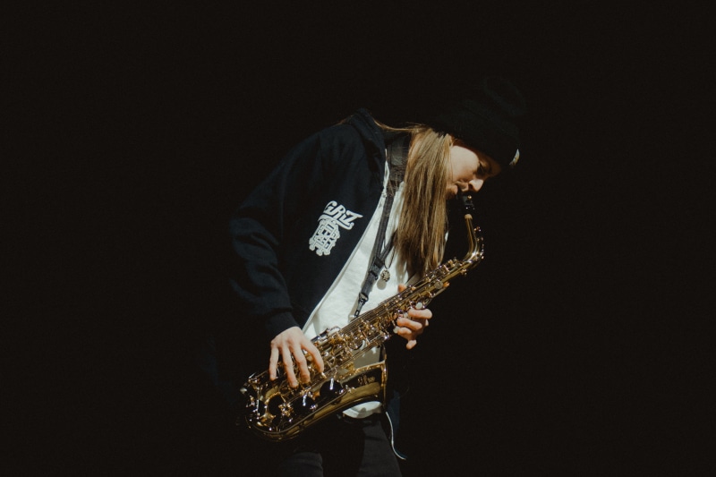 permorning, music, rock music, three quarter length, hipster, mood, arts culture and entertainment, young adult, instrument, saxophone, perform, ambient