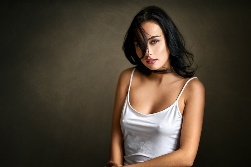 black background, Mike, casual clothing, portrait, waist up, white, Sona, studio shot, young women, s, beautiful people, front view, standing, strap, indoors