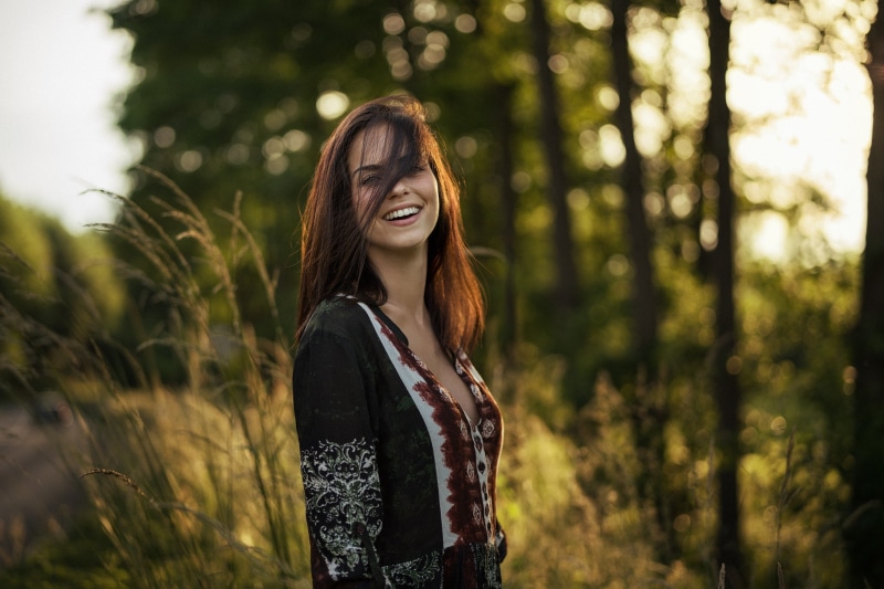 young adult, hairstyle, portrait, Martin Kühn, 1080P, waist up, nature, real people, outdoors, standing, women, leisure activity, smiling, long hair, casual clothing