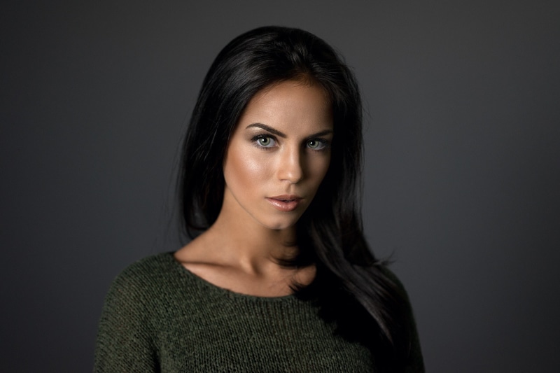 gray background, long hair, young women, portrait, tan, face, Marlen Valderrama Alvaréz, beauty, black hair, hairstyle, green eyes, front view, indoors