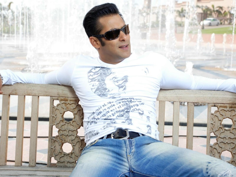 jeans, s, one person, crew, young men, day, hot, casual clothing, portrait, seat, Male Celebrities, railing, men, sitting, neck, shirt, salman, three quarter length