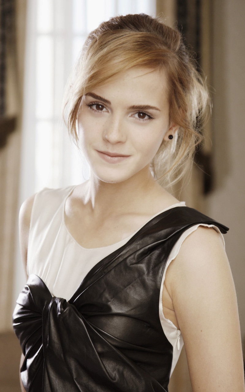 hairstyle, adolescence, blond hair, portrait, beautiful woman, elegance, celebrity, one person, dress, women, adult, clothing, long hair, young adult, beautiful people