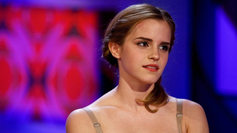 front view, portrait, people, hairstyle, young adult, 2K, looking at camera, hair, night, celebrity, contemplation, indoors, adult, beauty, serious, one person