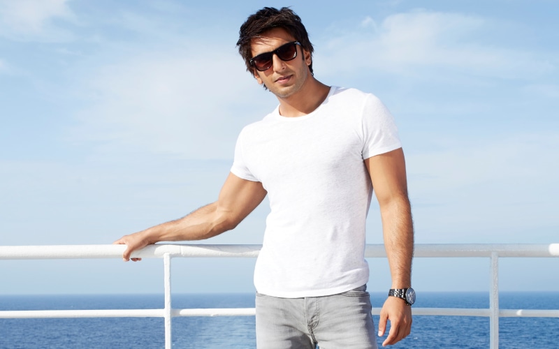 sunlight, front view, singh, three quarter length, sea, ranveer singh, 4K, real people, horizon over water, s, Movies, 2015, casual clothing, lifestyles