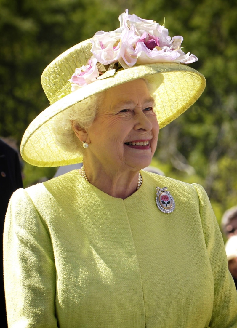 woman, portrait, women, leisure activity, clothing, front view, 1080P, senior Adult, wearing, headshot, outdoors, elizabeth ii, yellow, sun, lifestyles