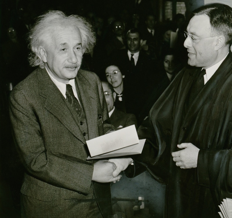 theoretician physician, famous, communication, max-planck medal in 1929, females, portrait, males, women, einstein, mature adult, mature men, 1 october 1940