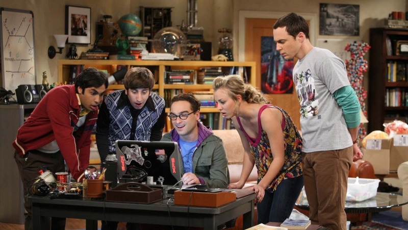 standing, Howard Wolowitz, computer, Sheldon Cooper, wireless technology, young adult, technology, males, indoors, group of people, women, young women