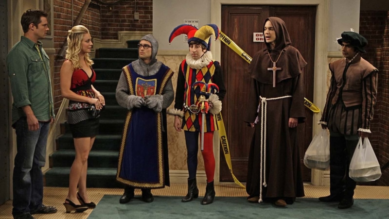Penny, Kaley Cuoco, TV, bag, males, mature men, black, 720P, people, architecture, group of people, The Big Bang Theory, adult, standing, performance