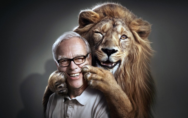 smiling, men, animals, old people, photo manipulation, glasses, humor, 1080P, nature, gray background, lion