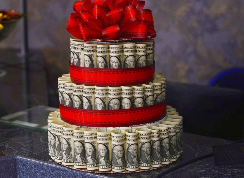 business, craft, office, place of worship, stand-alone, holding, europe, rain, belief, bills, green, bill, gift, focus on foreground, cash money, art, insert