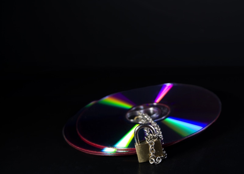 illuminated, luxury, castle, copy space, Dvd, security, wealth, diamond ring, still life, protection, Secure, password, hacker, Cd, access, privacy policy