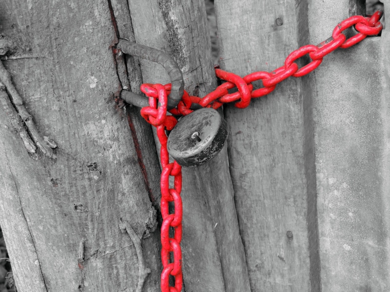 Chain, close-up, connection, 1080P, hanging, metal, keyhole, access, protection, day, no people, strength, wood - material, Safety, Security, red, key
