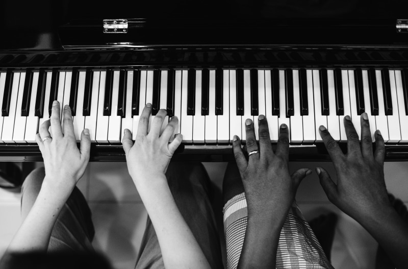 human limb, black-and-white, monochrome, together, friends, rhythm, playing, musical equipment, people, lifestyles, hands, hand, finger, musical instrument