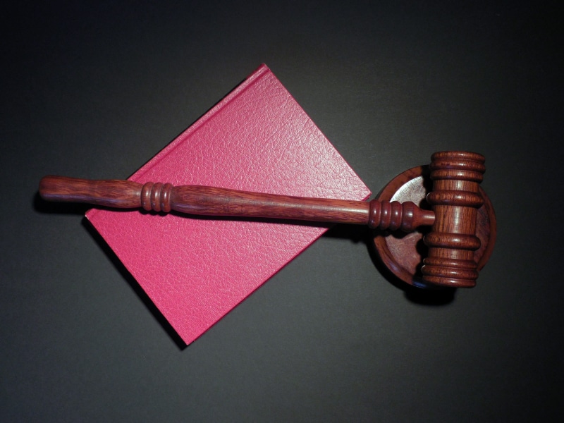 wood - material, justice, work tool, book, social issues, mallet, right, day, authority, art and craft, judgment, Hammer, paragraph, studio shot, Law, legal system