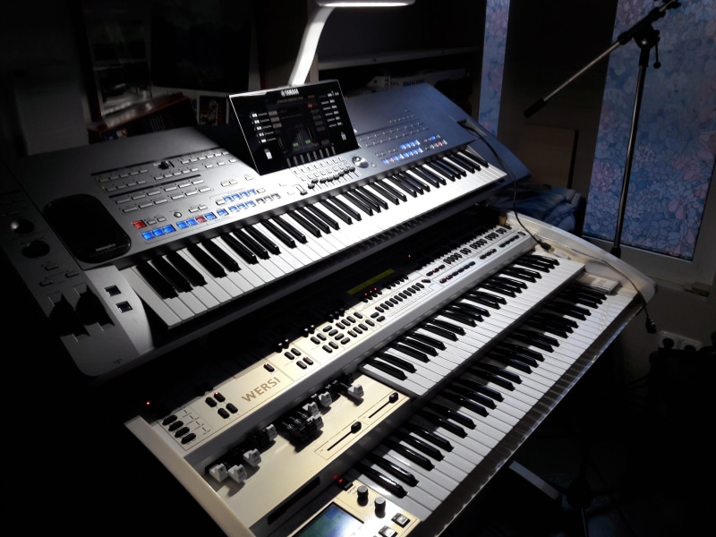 focus on foreground, no people, close-up, recording studio, keyboard, keyboard instrument, piano key, keybord, 4K, musical instrument, high angle view